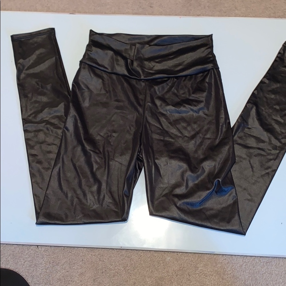 Black shiny leggings